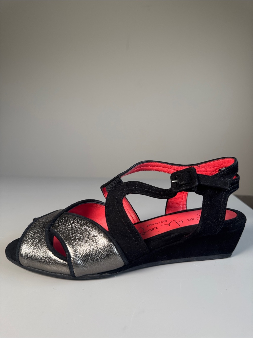 Italian Suede wedge heel Sandal metallic Womens 38 Buckle Black Pas de Rouge